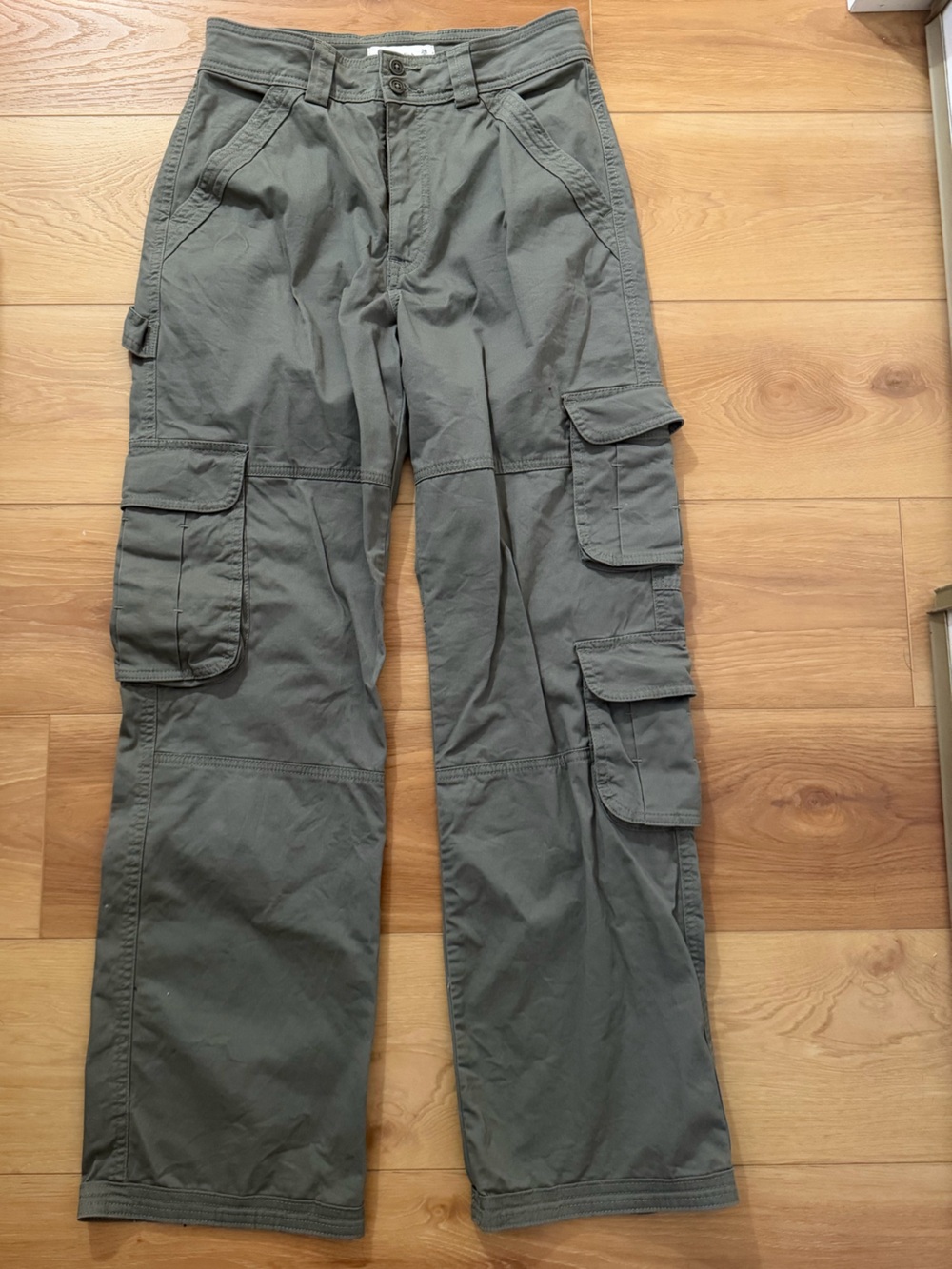 Abercrombie Olive Green Cargo Pants - Picture 2 of 4